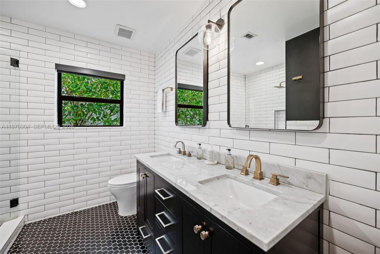 740 NE 76th St, Miami, FL 33138 Photo