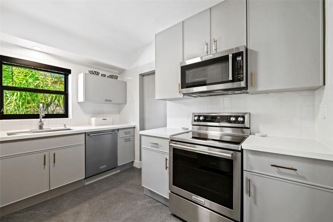 740 NE 76th St, Miami, FL 33138 Photo