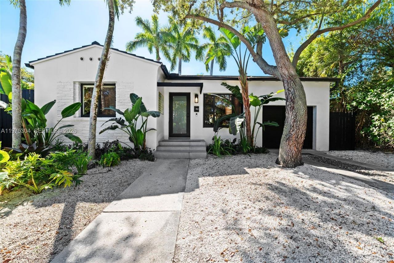 740 NE 76th St, Miami, FL 33138 Photo