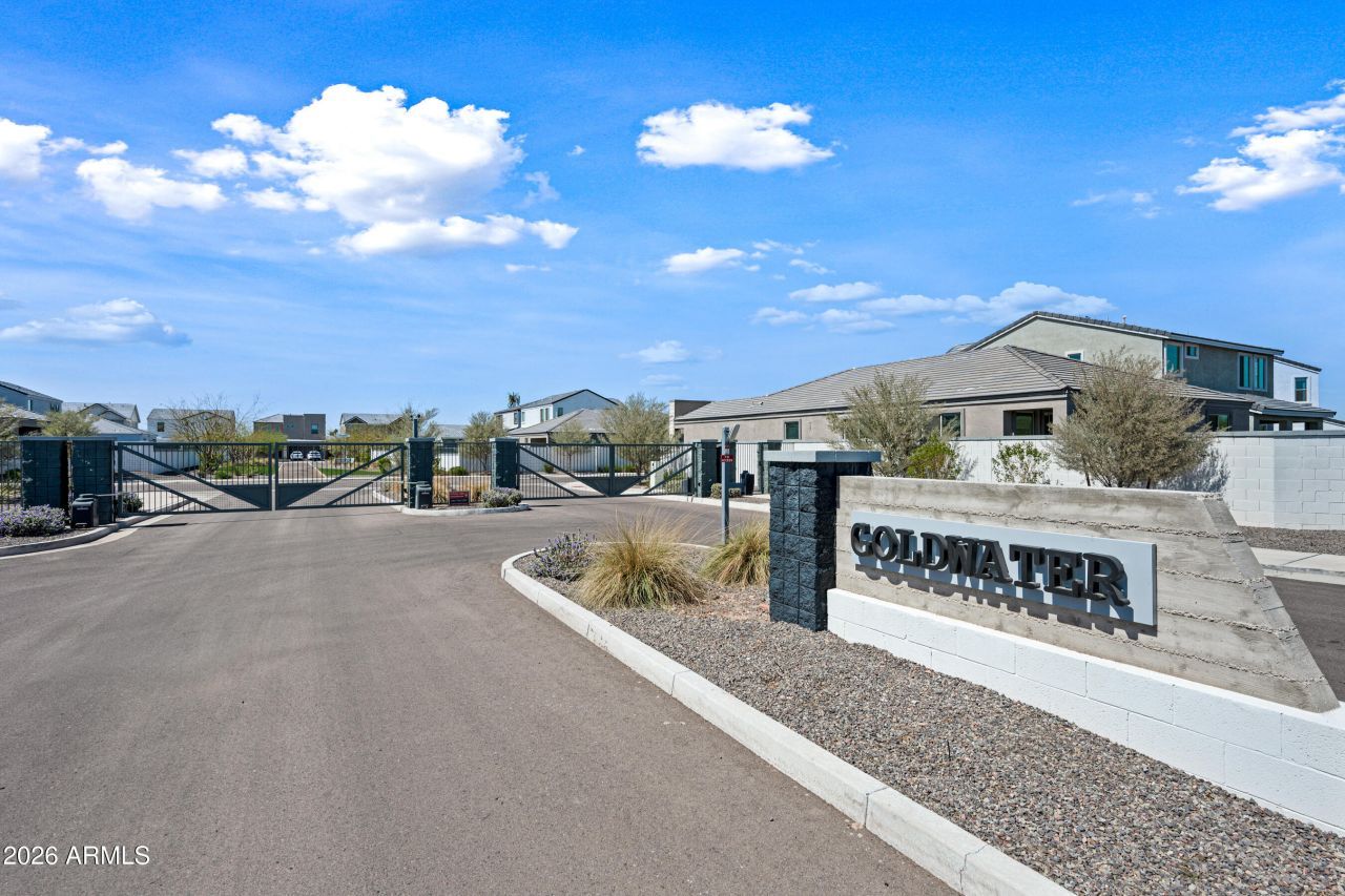 4631 S 23rd Way, Phoenix, AZ 85040 Main Photo