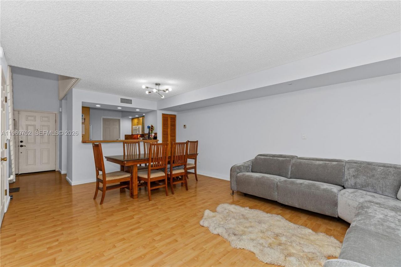 9722 NW 23rd Ct , Pembroke Pines, FL 33024 Photo