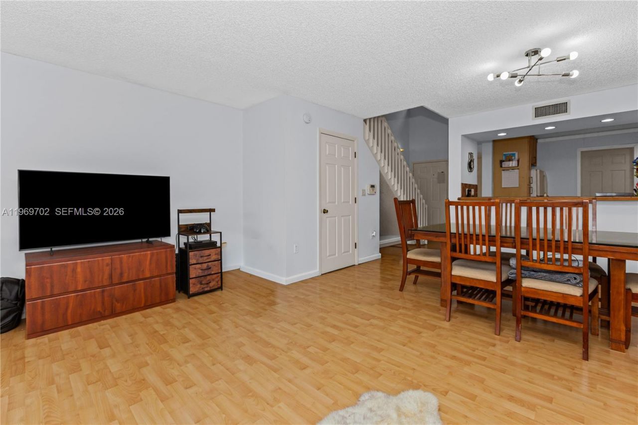 9722 NW 23rd Ct , Pembroke Pines, FL 33024 Photo