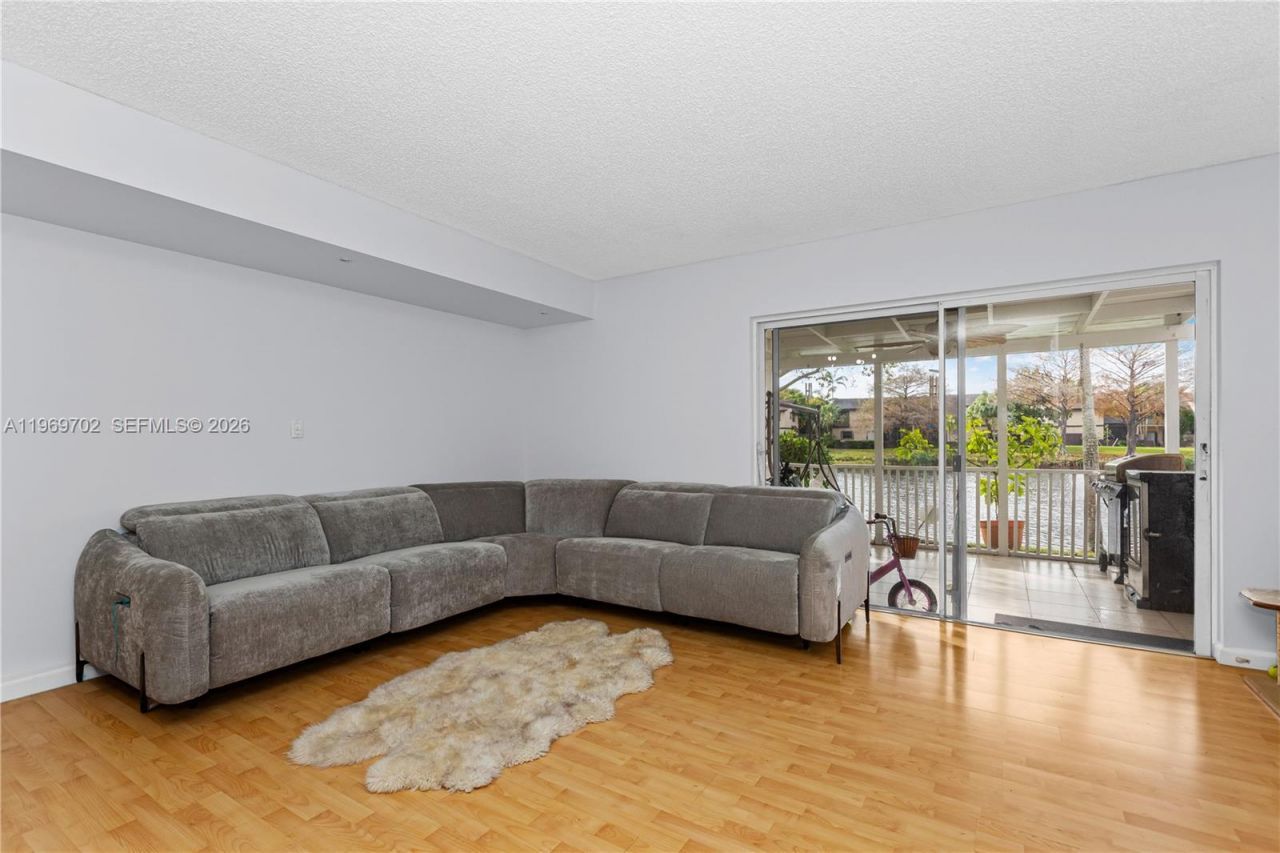 9722 NW 23rd Ct , Pembroke Pines, FL 33024 Photo