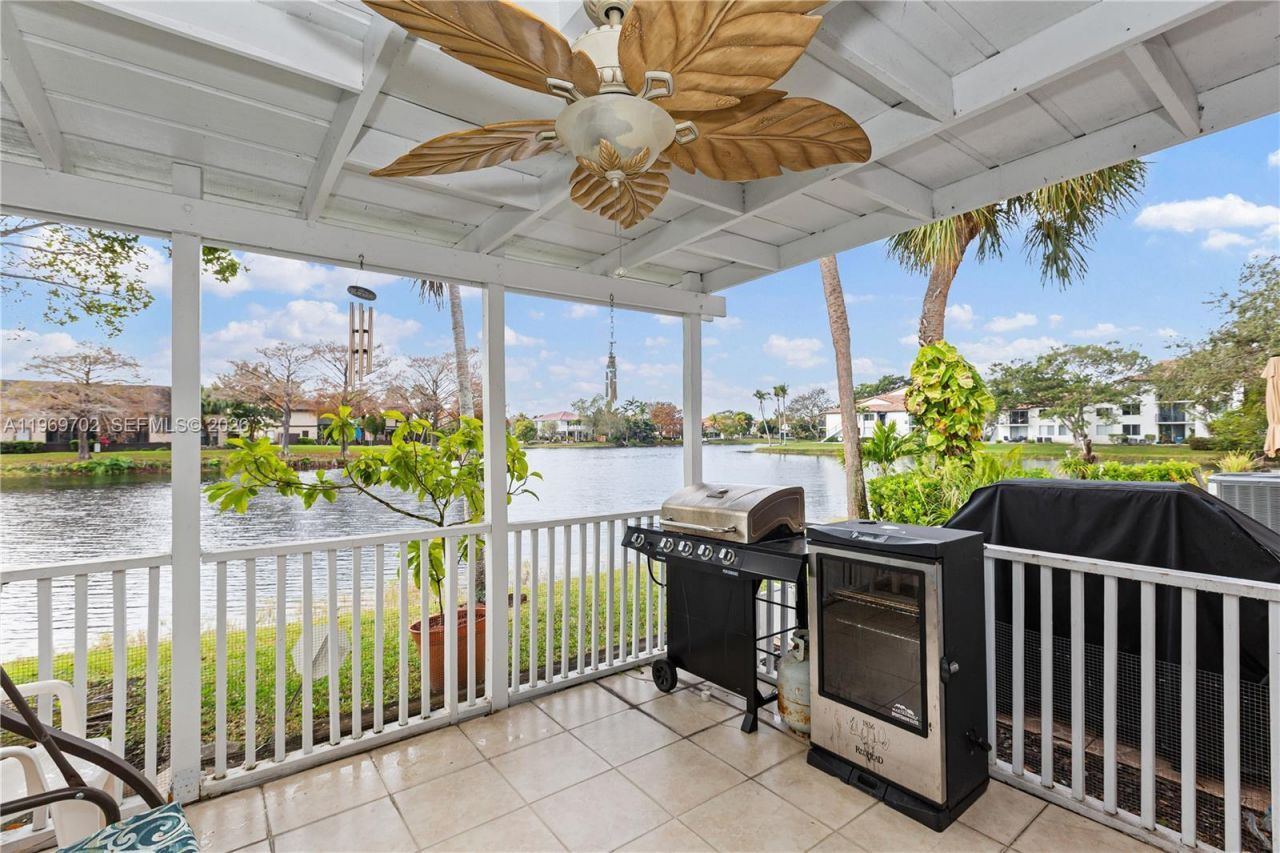 9722 NW 23rd Ct , Pembroke Pines, FL 33024 Photo