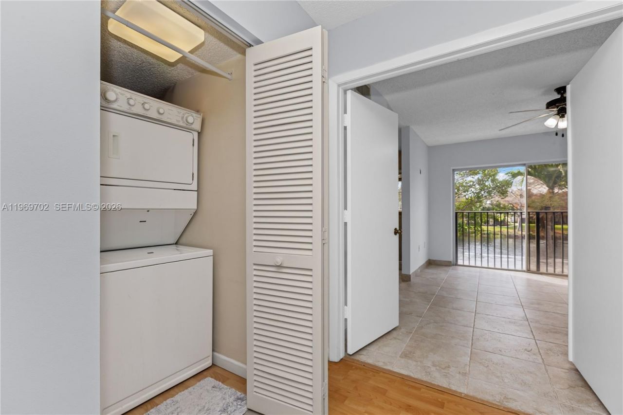 9722 NW 23rd Ct , Pembroke Pines, FL 33024 Photo