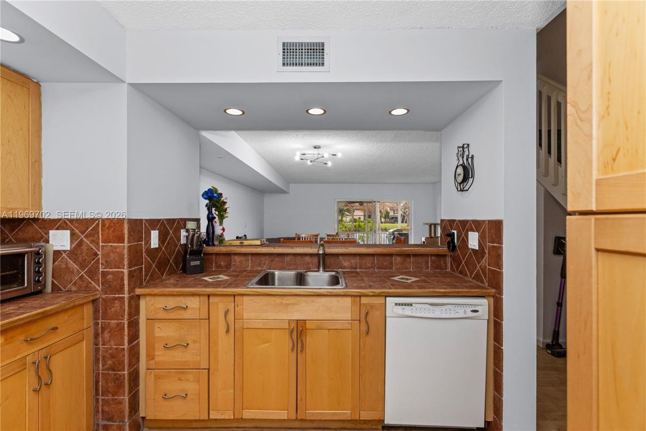 9722 NW 23rd Ct , Pembroke Pines, FL 33024 Photo