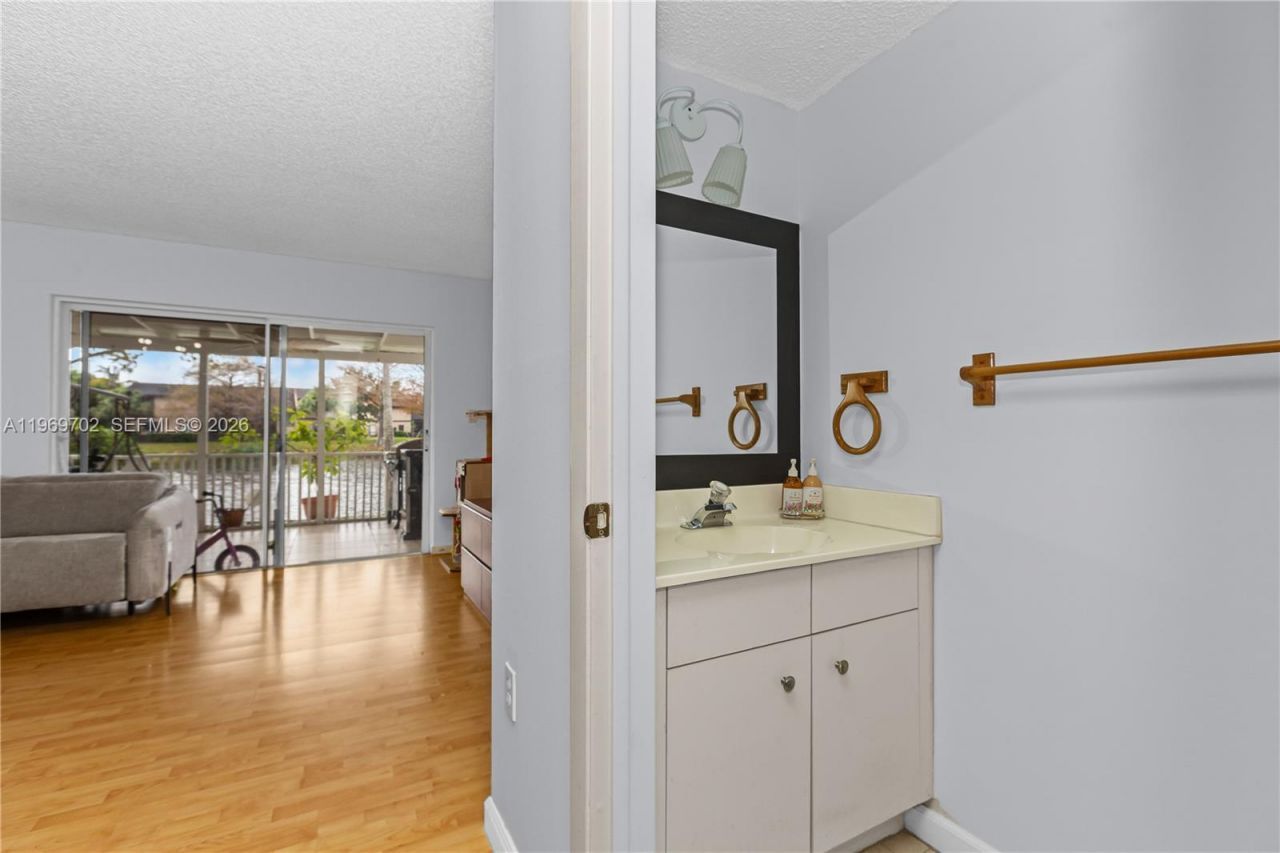 9722 NW 23rd Ct , Pembroke Pines, FL 33024 Photo