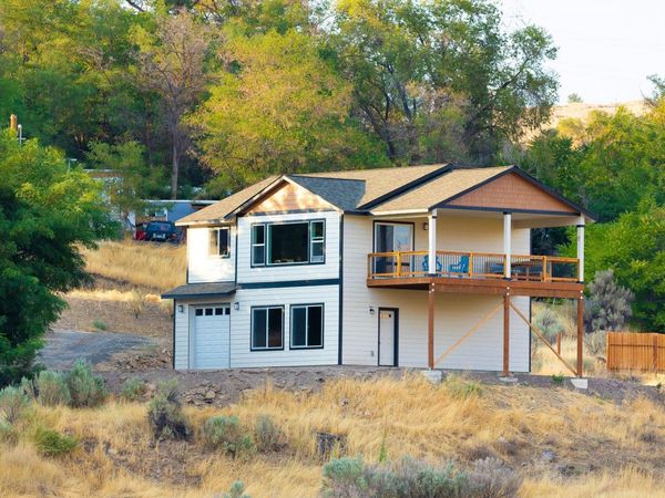 390 Elrod Place, Maupin, OR 97037