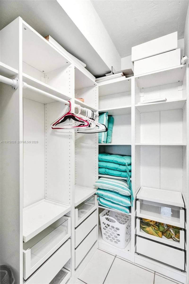 450 Paradise Isle Blvd , Unit 204, Hallandale Beach, FL 33009 Photo