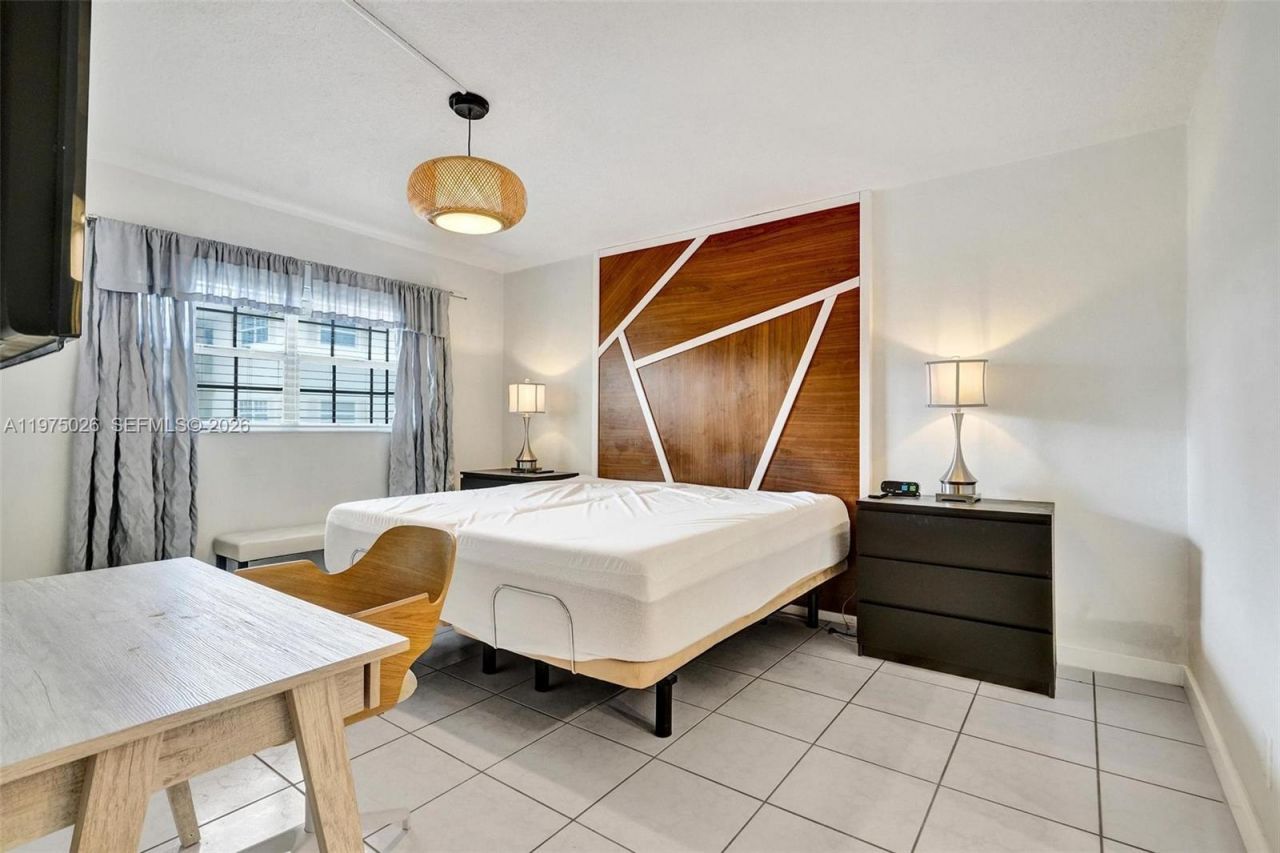 450 Paradise Isle Blvd , Unit 204, Hallandale Beach, FL 33009 Photo