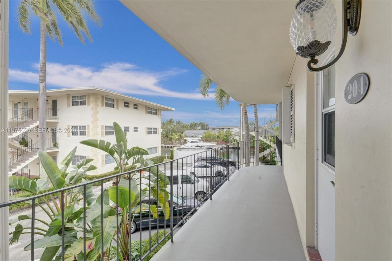 450 Paradise Isle Blvd , Unit 204, Hallandale Beach, FL 33009 Photo