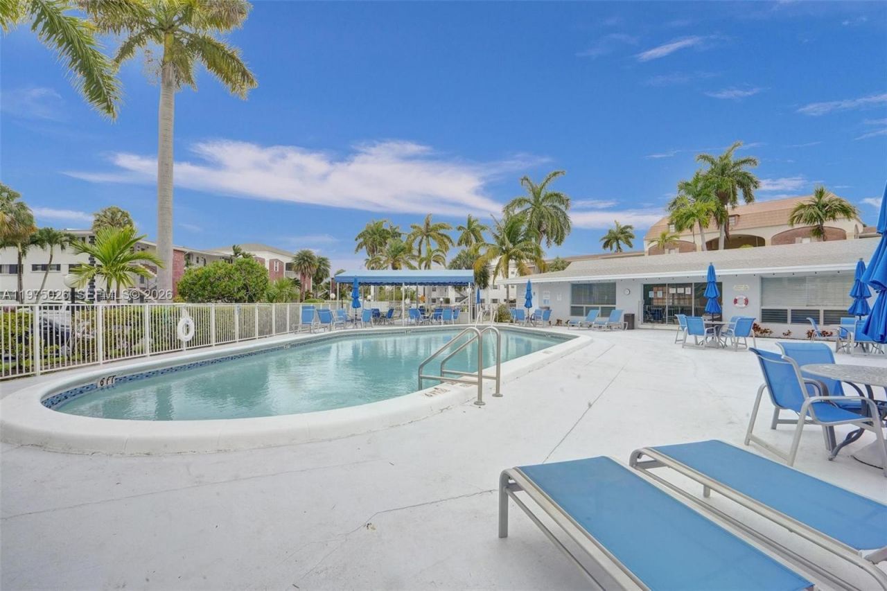 450 Paradise Isle Blvd , Unit 204, Hallandale Beach, FL 33009 Photo