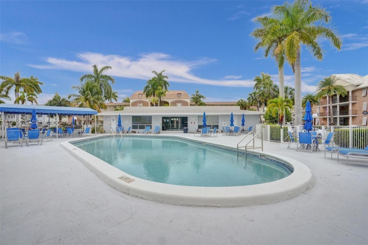 450 Paradise Isle Blvd , Unit 204, Hallandale Beach, FL 33009 Photo