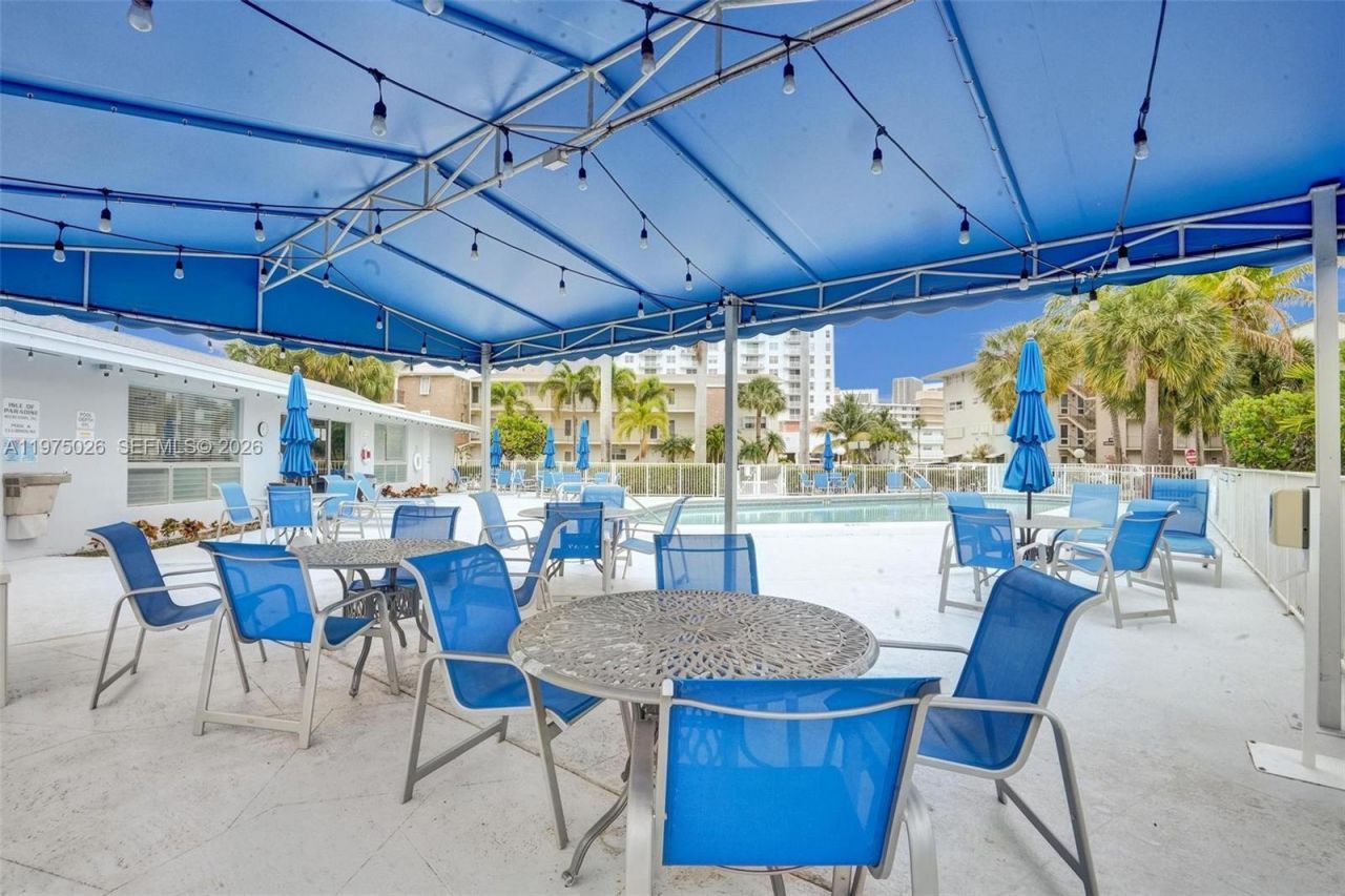 450 Paradise Isle Blvd , Unit 204, Hallandale Beach, FL 33009 Photo