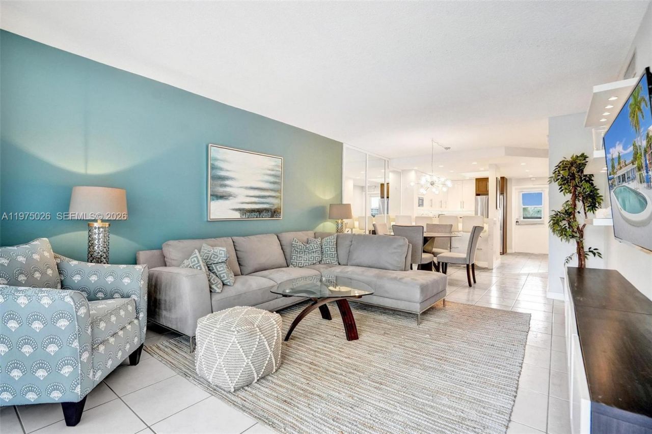 450 Paradise Isle Blvd , Unit 204, Hallandale Beach, FL 33009 Photo