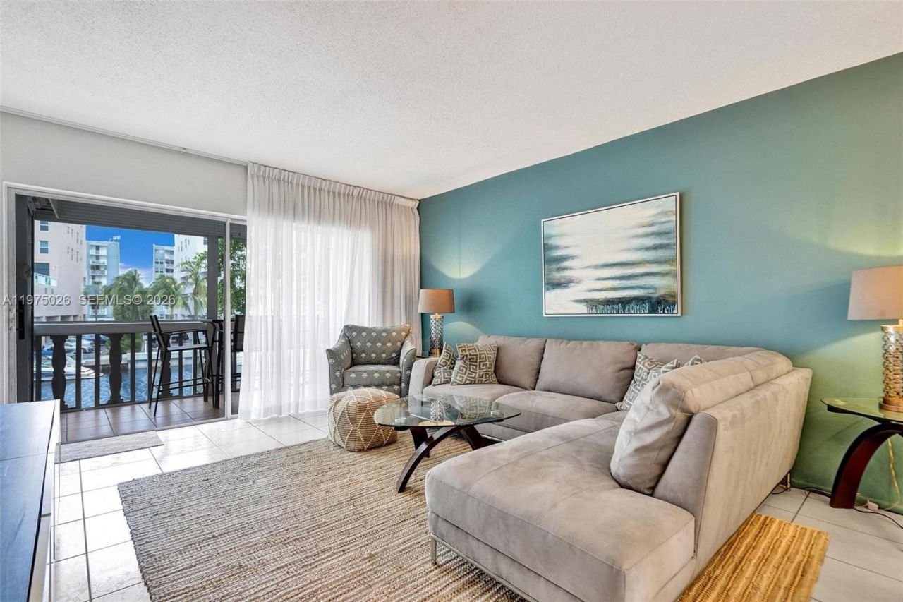450 Paradise Isle Blvd , Unit 204, Hallandale Beach, FL 33009 Photo