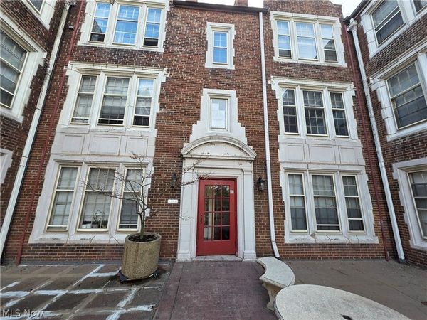 15610 Van Aken Boulevard , Shaker Heights, OH 44120