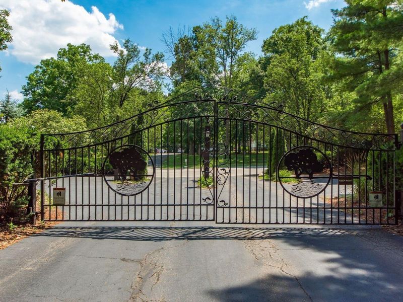 392 Hickory Lane, Westerville, OH 43081 Photo 2