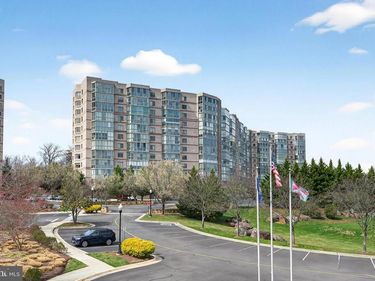 19355 CYPRESS RIDGE TERRACE, Unit 1122, LEESBURG, VA 20176
