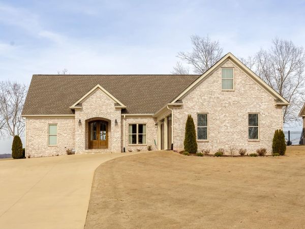 95 Crown Pointe Dr, Muscle Shoals, AL