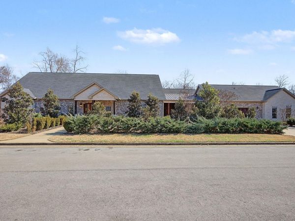 105 Long Leaf Way, Florence, AL