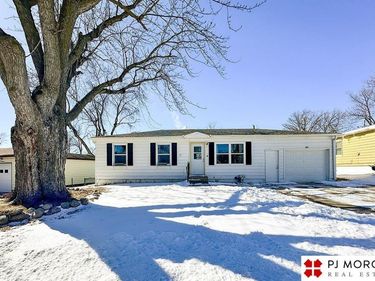 7514 Chandler Hills Drive , Omaha, NE 68147