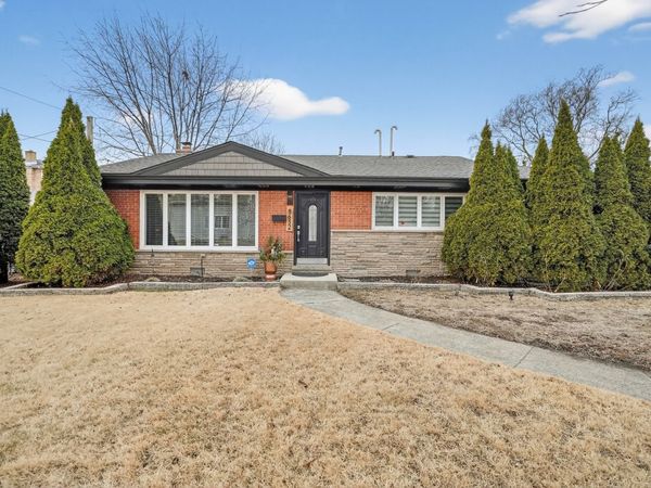 8632 New England Avenue , Burbank, IL 60459