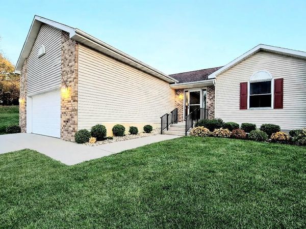 613 Lucky Trail, Mount Horeb, WI 53572