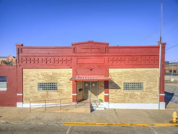 123 N 1st Street, Guthrie, OK 73044