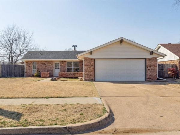 713 Lonnie Lane, Moore, OK 73170