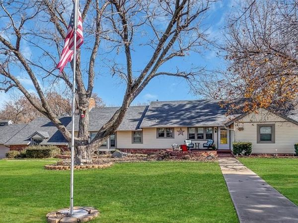 607 N College Street, Cordell, OK 73632