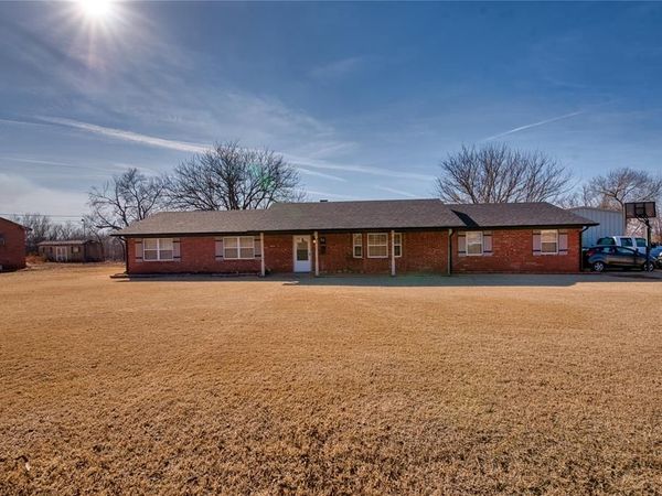 1505 N 6th Street, Sayre, OK 73662
