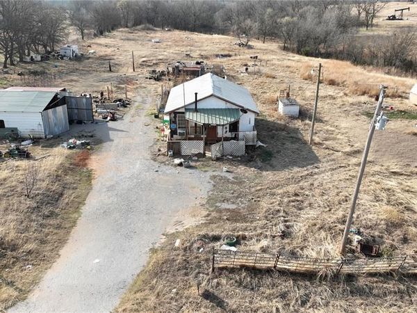 24934 E County Road 1550 , Maysville, OK 73057