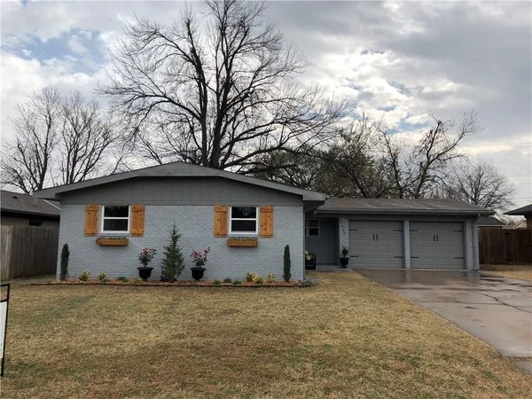 2620 Keats Place, The Village, OK 73120