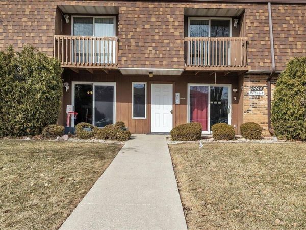 1444 Woodview Drive, Unit 7, Crown Point, IN 46307