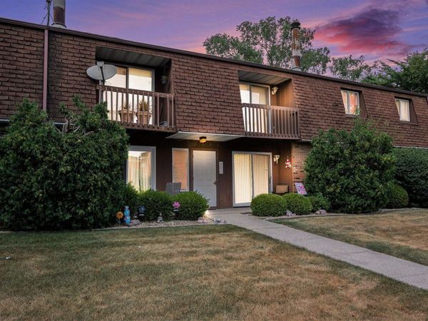 1444 Woodview Drive, Schererville, IN 46375