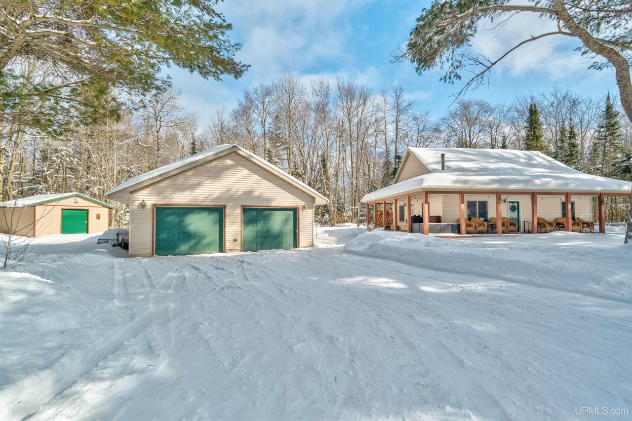 856 N River Road, Manistique Twp, MI 49854 Main Photo