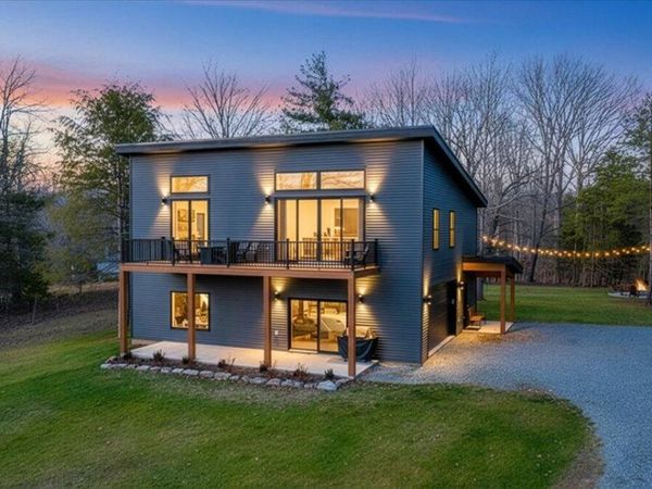 5 Reserve RD , Moneta, VA 24121