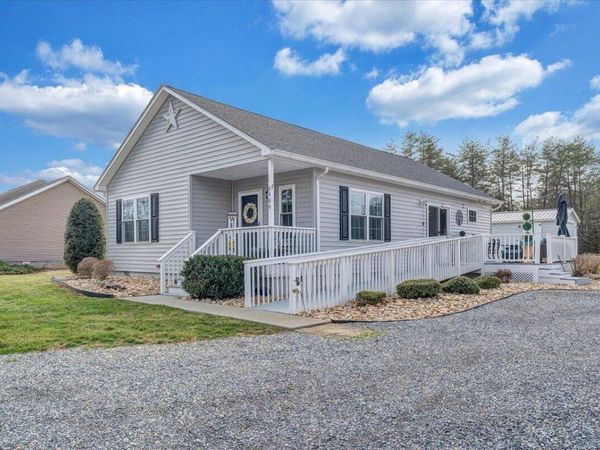 6406 Scruggs RD , Moneta, VA 24121
