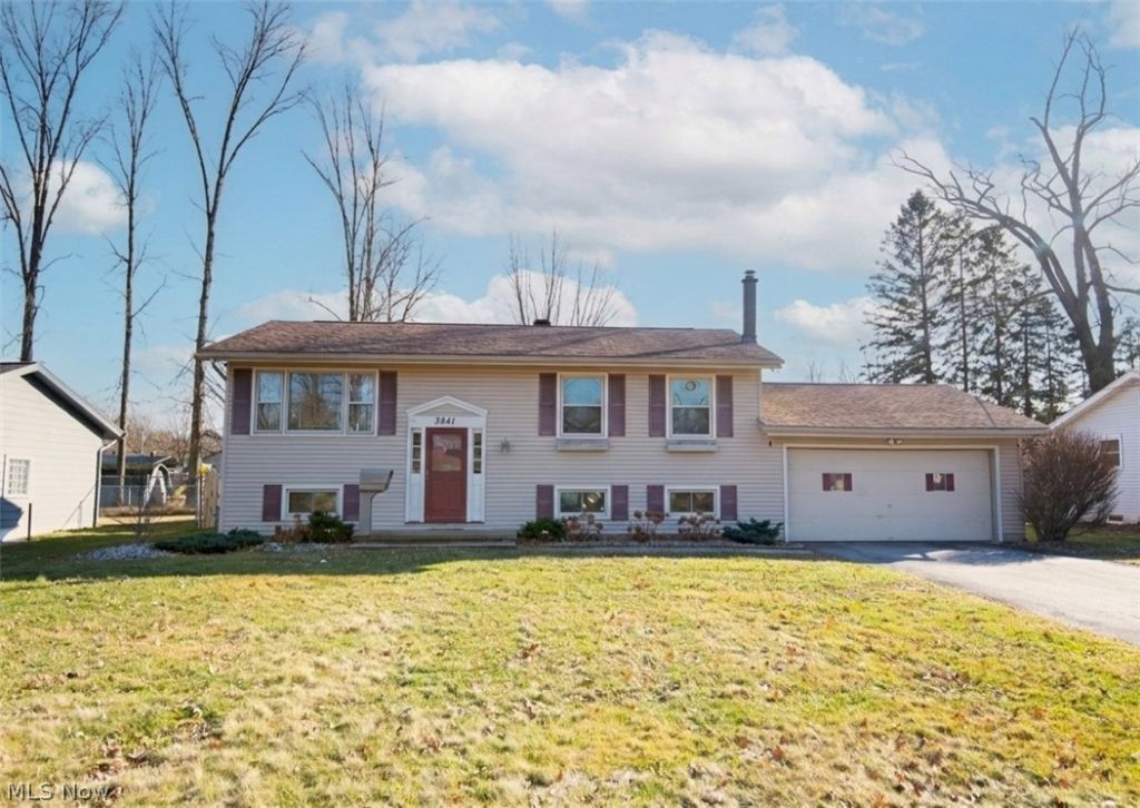 3841 Nottingham Avenue, Youngstown, OH 44511 Main Photo