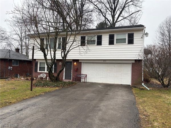 3895 Ayrshire Drive , Youngstown, OH 44511