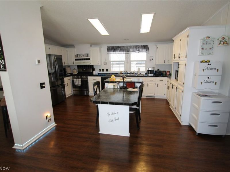 247 Island Drive , Elyria, OH 44035 Photo 9