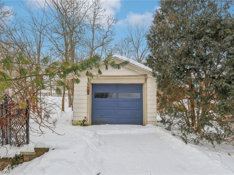 12 N Oviatt Street , Hudson, OH 44236 Photo 2