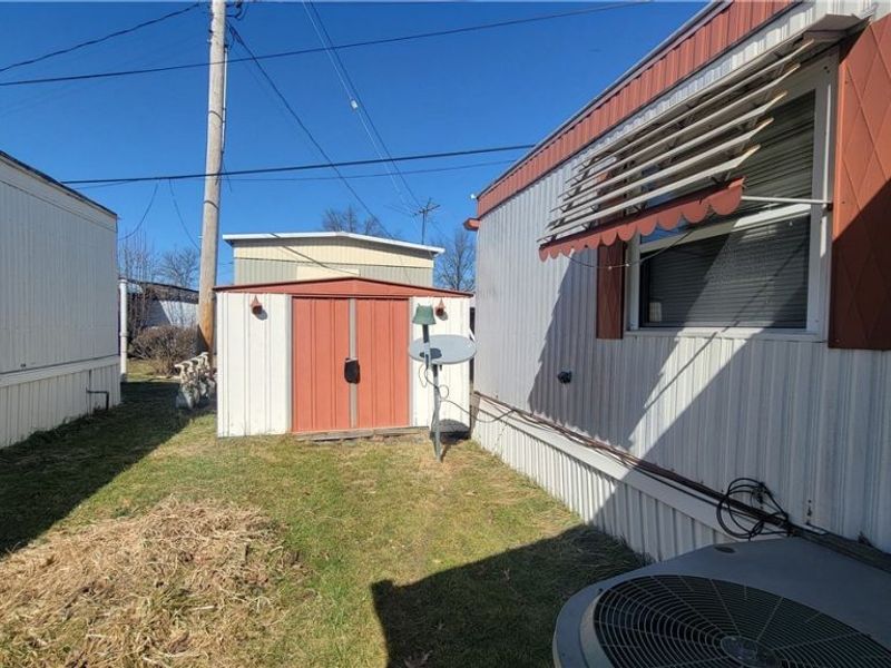 8214 Russell Lane , Cleveland, OH 44144 Photo 4