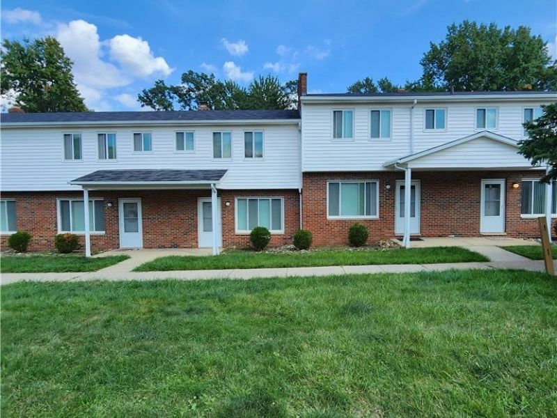 127 E Sprague Road , Seven Hills, OH 44131 Photo 2