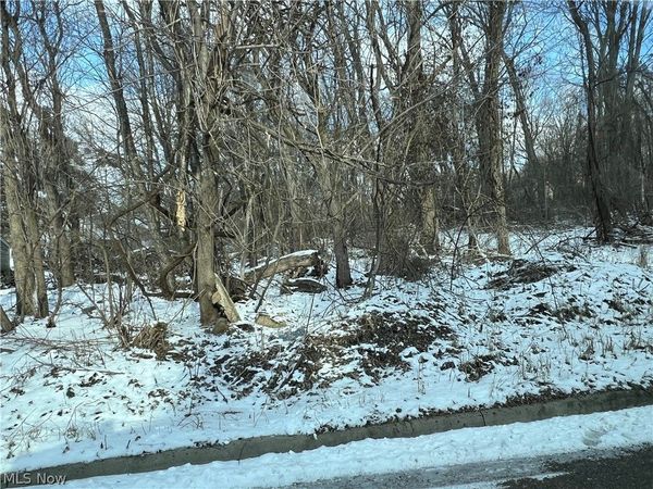 Harding Street , Struthers, OH 44471