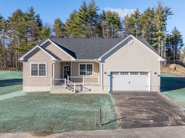 31 High Bluff Rd, Belchertown, MA 01007