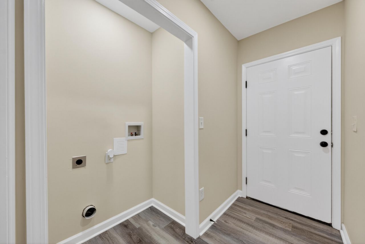 2116 Commander Road Photo 19