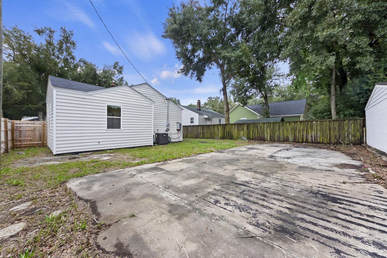 2116 Commander Road Photo 24