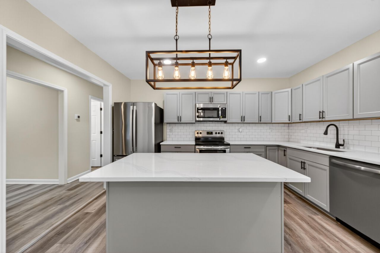 2116 Commander Road Photo 5